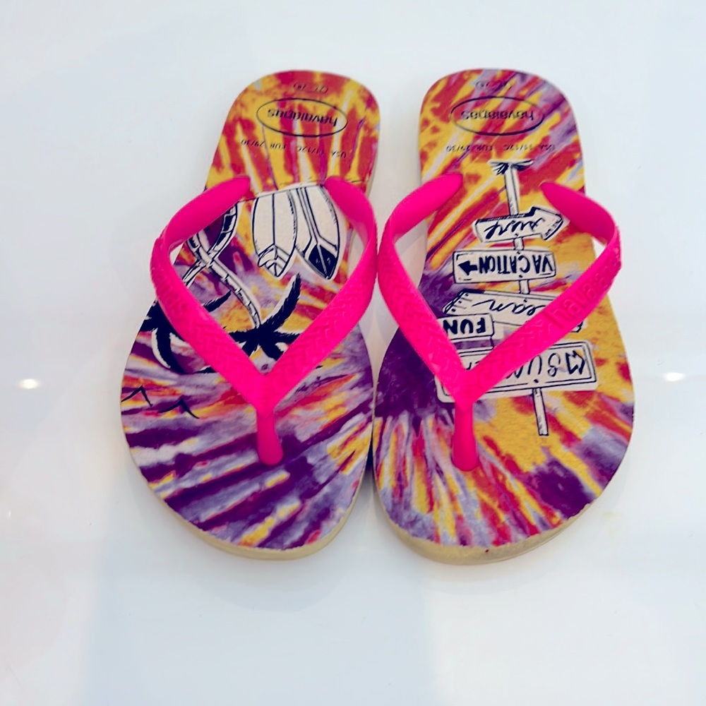 Girls hot pink Havianas Wall
